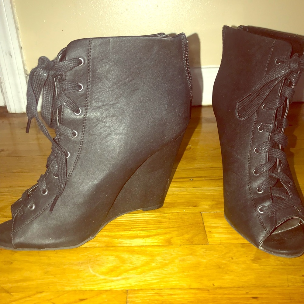 Lace-up black wedge booties